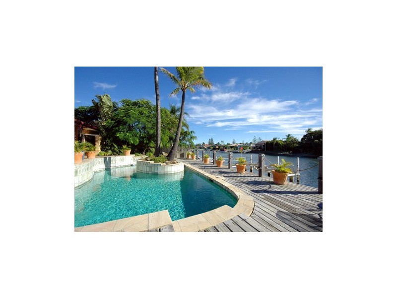 13 Savoy Drive, Broadbeach Waters QLD 4218