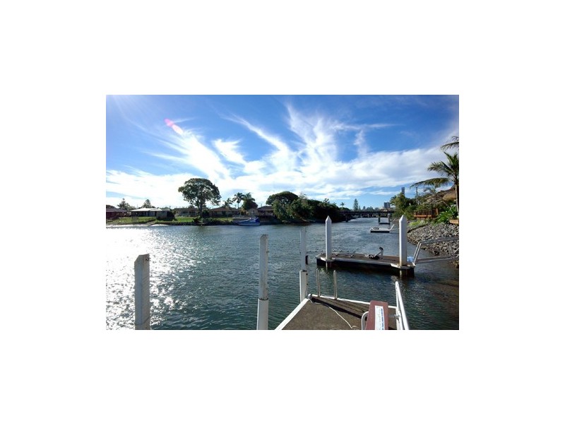 13 Savoy Drive, Broadbeach Waters QLD 4218