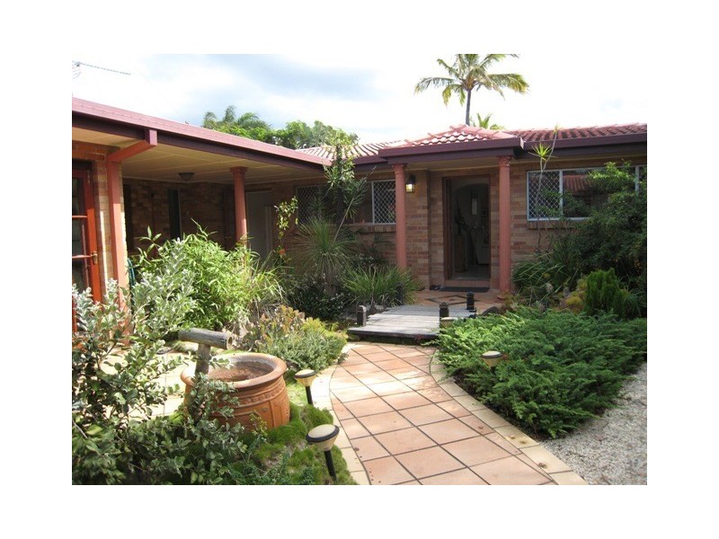13 Savoy Drive, Broadbeach Waters QLD 4218