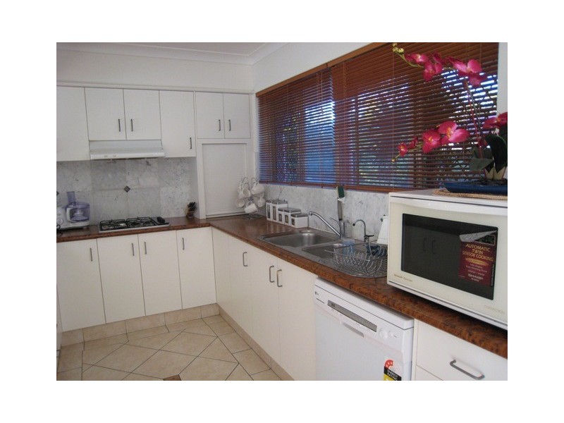 13 Savoy Drive, Broadbeach Waters QLD 4218
