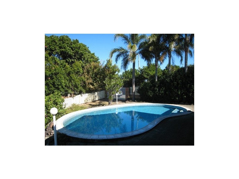 28 Wyuna Street, Broadbeach Waters QLD 4218