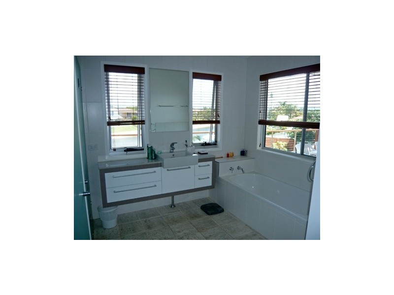 2 Rudder Court, Mermaid Waters QLD 4218