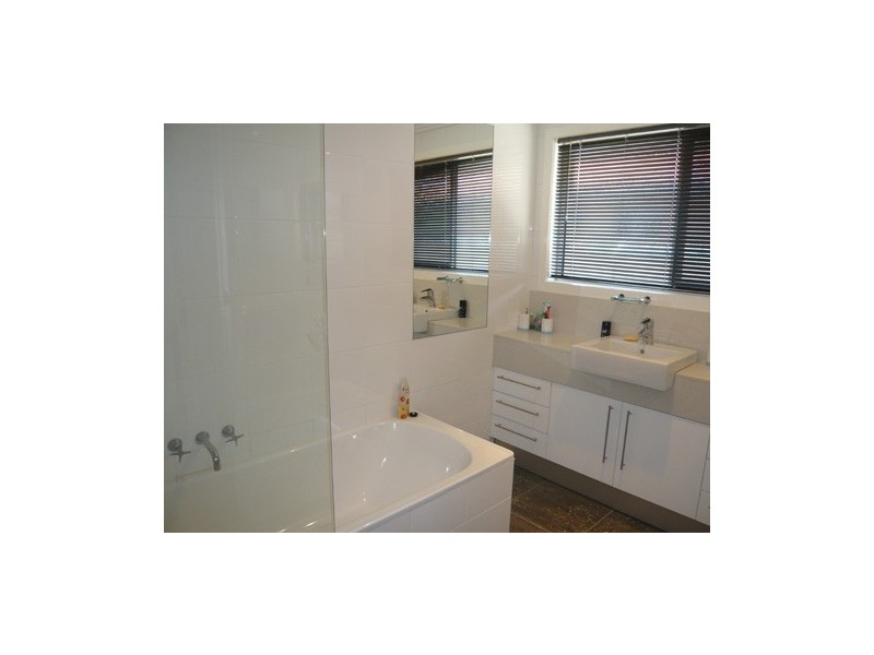 2 Rudder Court, Mermaid Waters QLD 4218