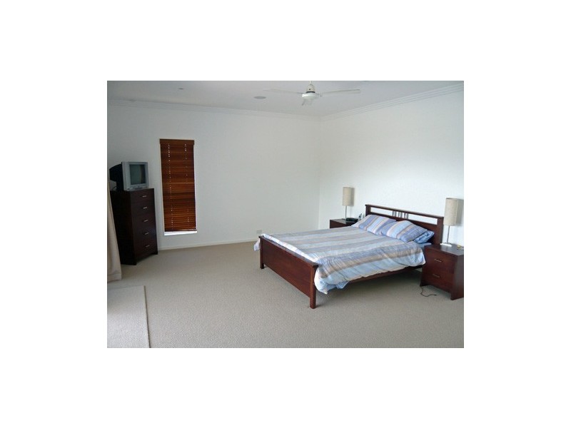 2 Rudder Court, Mermaid Waters QLD 4218