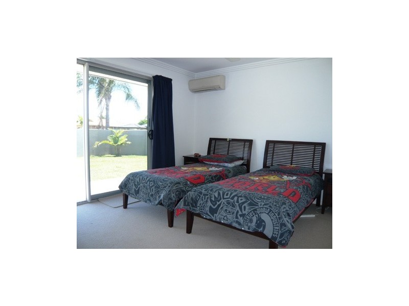 2 Rudder Court, Mermaid Waters QLD 4218