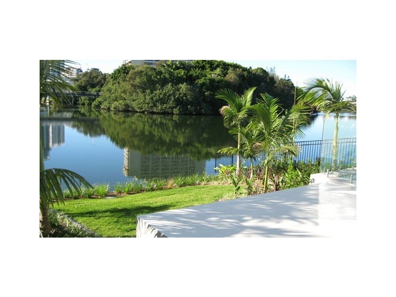 25 Miami Key, Broadbeach Waters QLD 4218