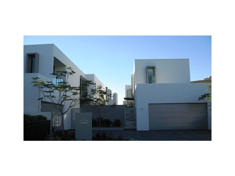 27 Miami Key, Broadbeach Waters QLD 4218