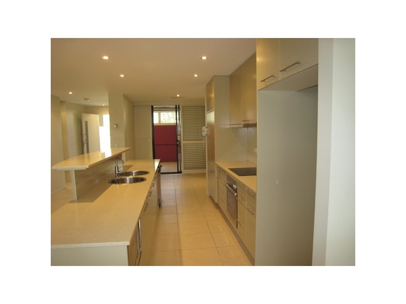 7 Miami Key, Broadbeach Waters QLD 4218