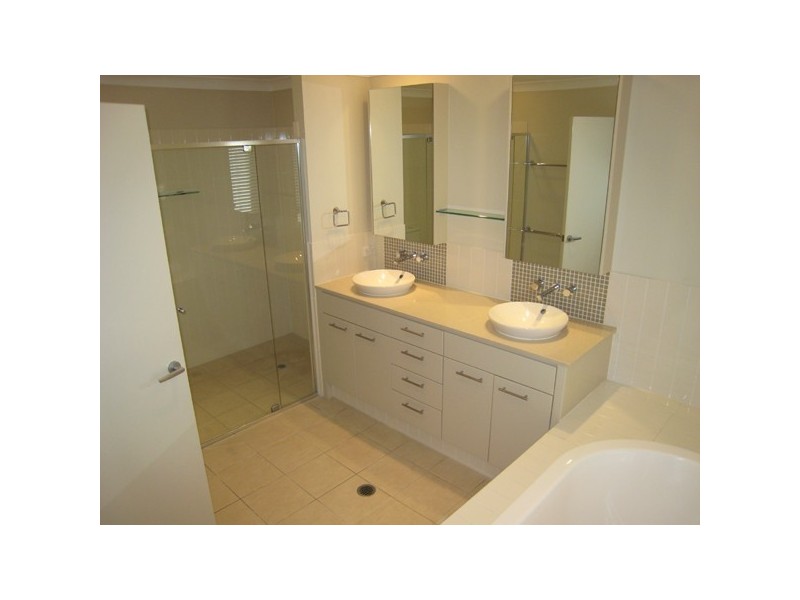 7 Miami Key, Broadbeach Waters QLD 4218