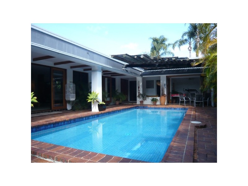 341 Monaco Street, Broadbeach Waters QLD 4218