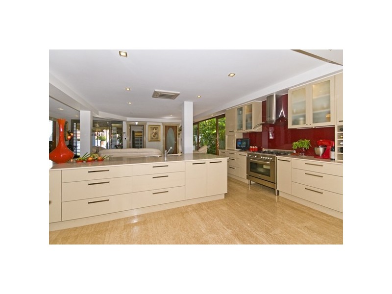 31 Park Avenue, Broadbeach Waters QLD 4218