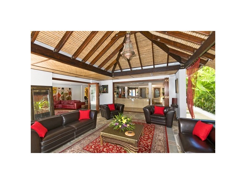 31 Park Avenue, Broadbeach Waters QLD 4218