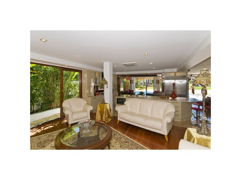 31 Park Avenue, Broadbeach Waters QLD 4218