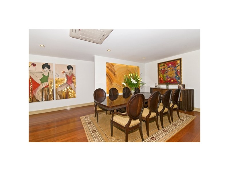 31 Park Avenue, Broadbeach Waters QLD 4218