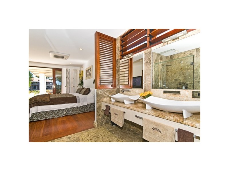 31 Park Avenue, Broadbeach Waters QLD 4218