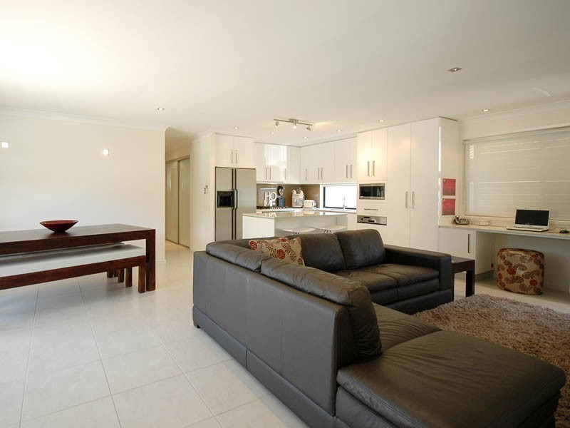 91 Cypress Drive, Broadbeach Waters QLD 4218