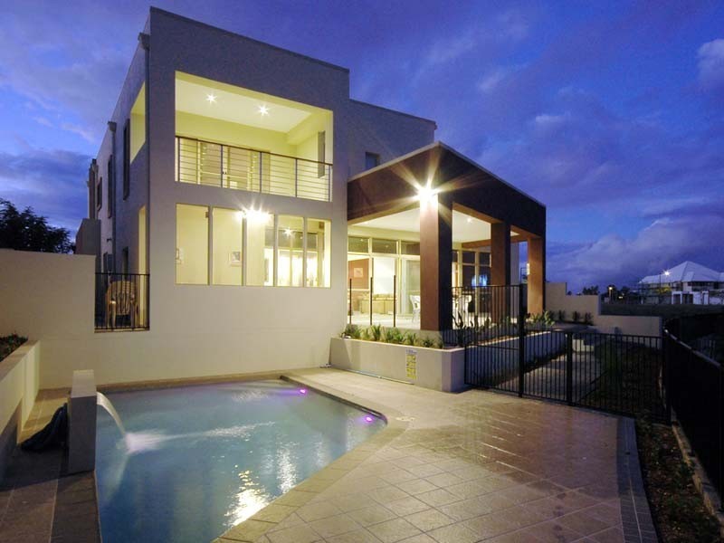 5046 Emerald Islands Drive, Carrara QLD 4211