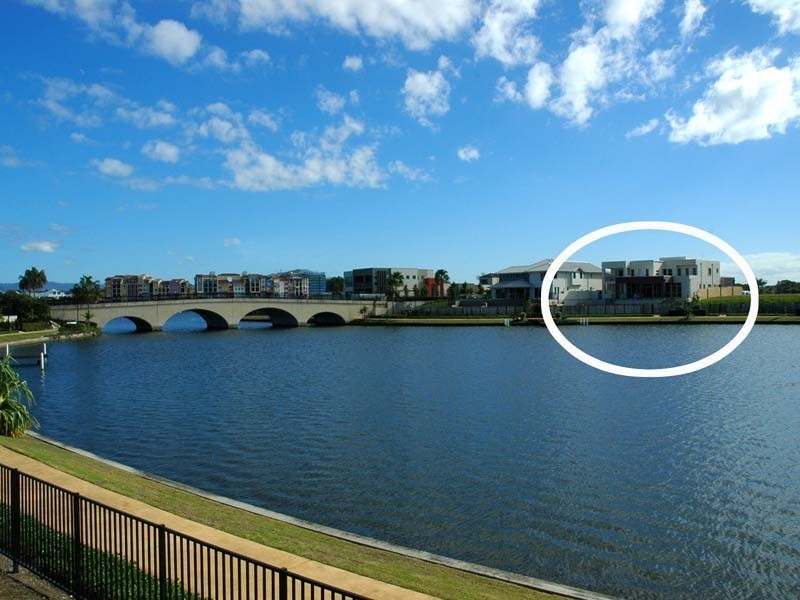 5046 Emerald Islands Drive, Carrara QLD 4211