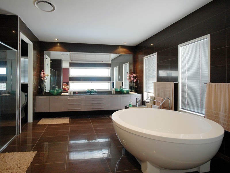 5046 Emerald Islands Drive, Carrara QLD 4211