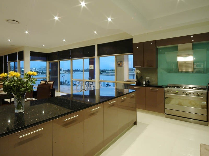 5046 Emerald Islands Drive, Carrara QLD 4211