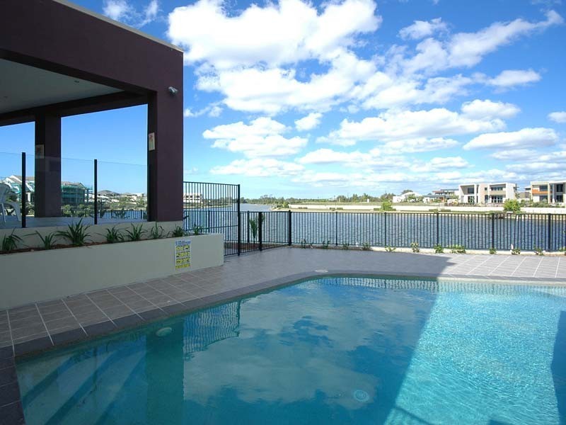 5046 Emerald Islands Drive, Carrara QLD 4211