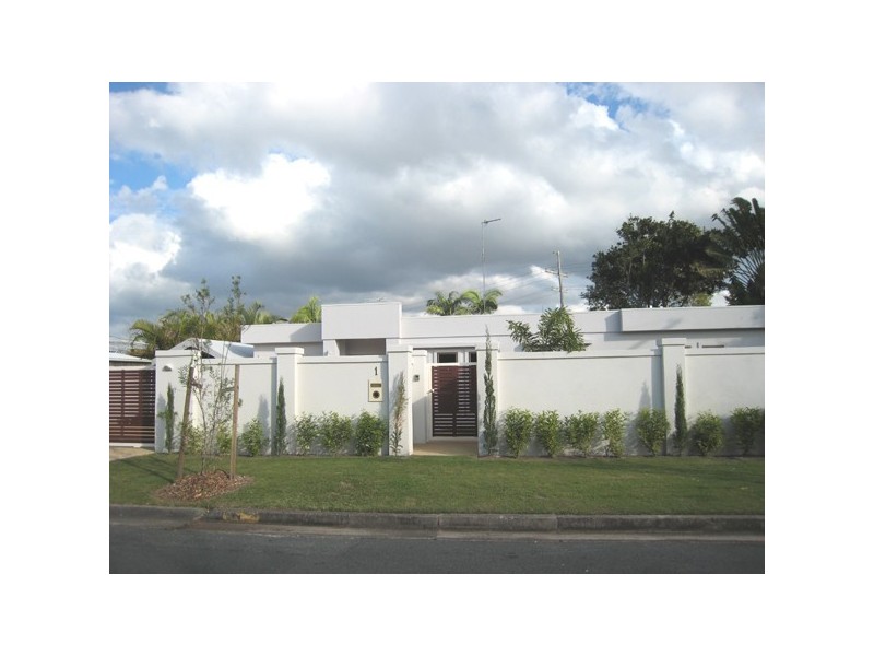 1 Ilkinia Avenue, Broadbeach Waters QLD 4218