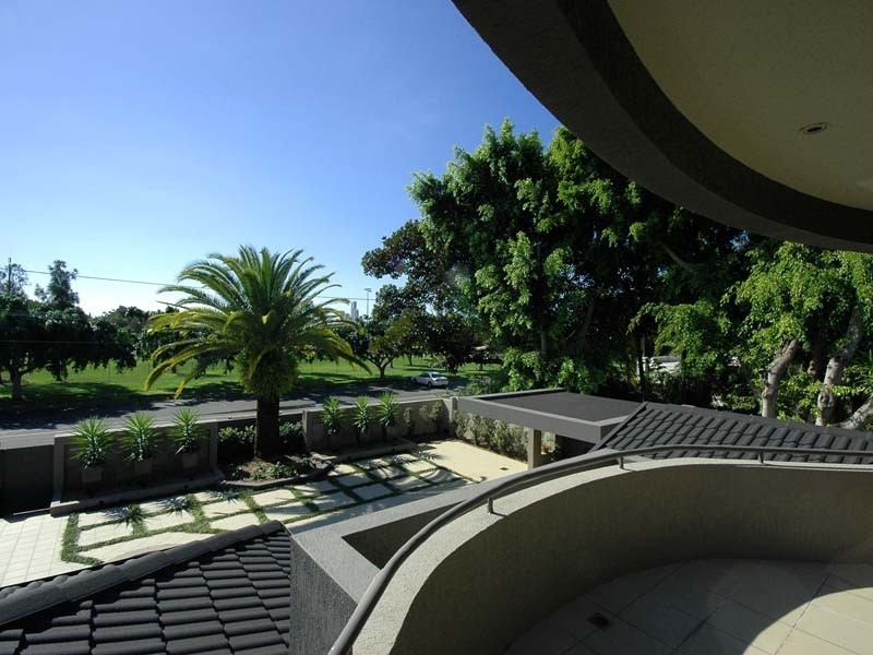 338 Monaco Street, Broadbeach Waters QLD 4218