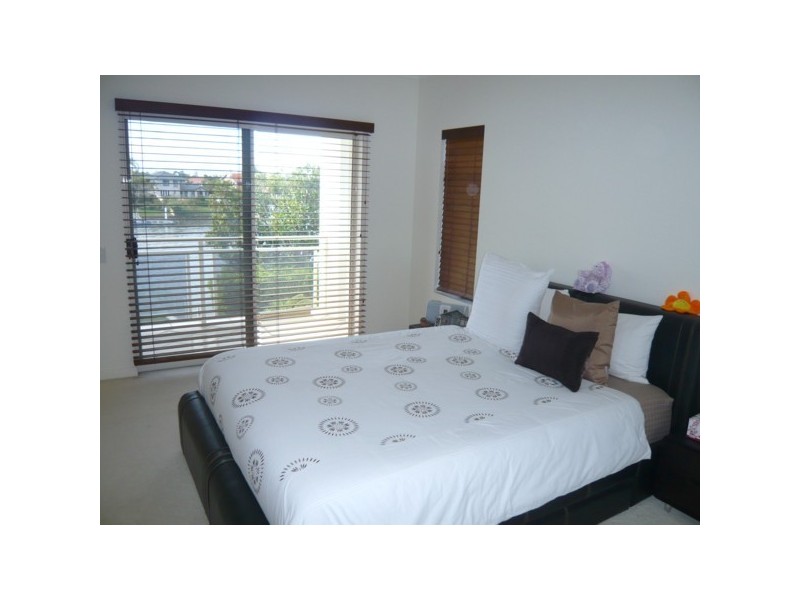 24 Garden Grove, Carrara QLD 4211