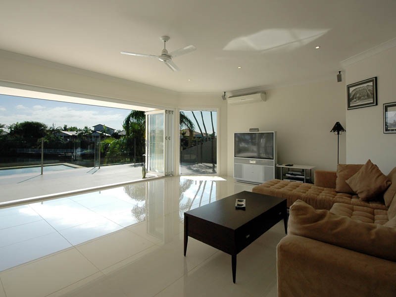 10 Montego Court, Mermaid Waters QLD 4218