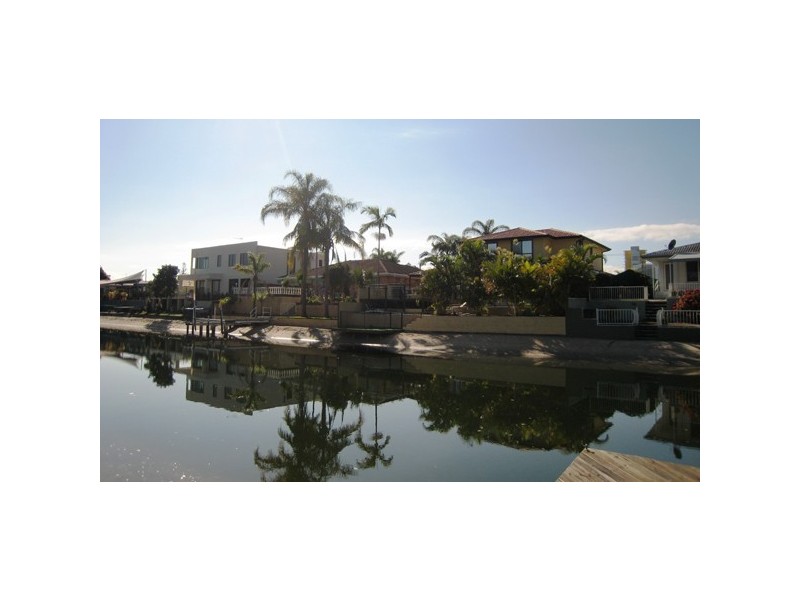 4 Coral Gables Key, Broadbeach Waters QLD 4218