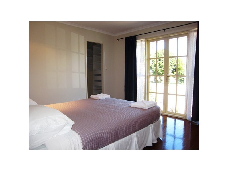 4 Coral Gables Key, Broadbeach Waters QLD 4218