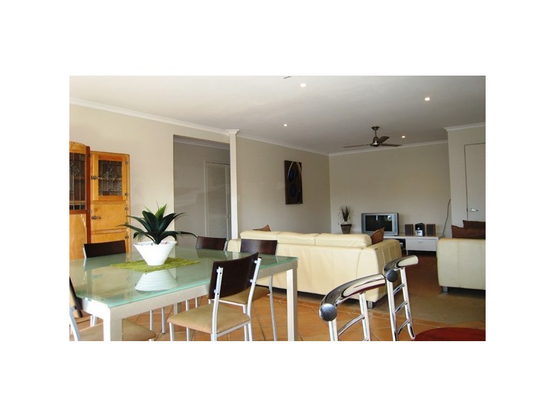 4 Coral Gables Key, Broadbeach Waters QLD 4218