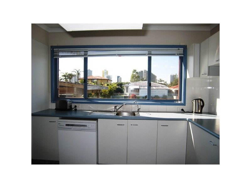 4 Coral Gables Key, Broadbeach Waters QLD 4218