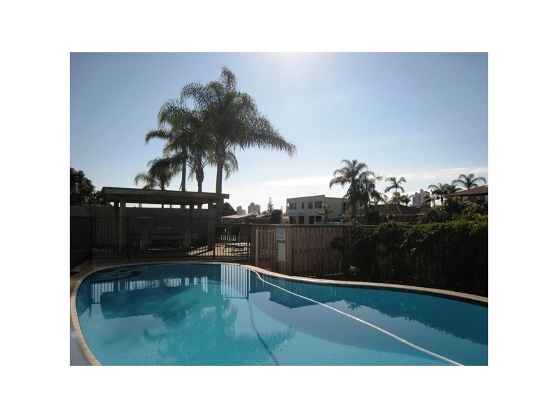 4 Coral Gables Key, Broadbeach Waters QLD 4218
