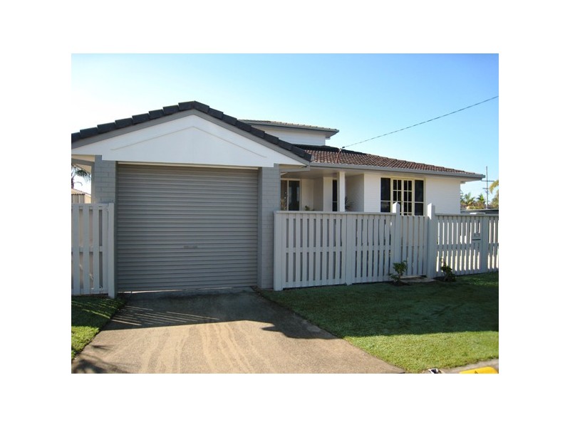 4 Coral Gables Key, Broadbeach Waters QLD 4218