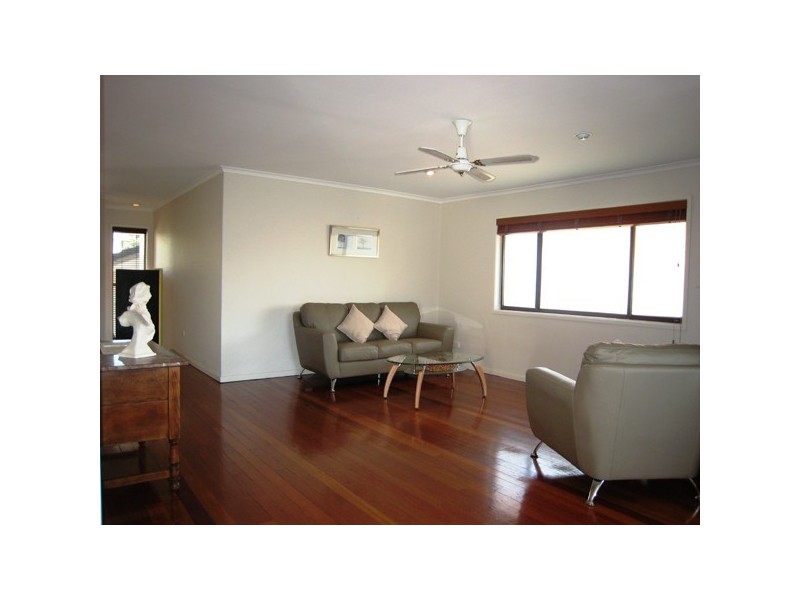 4 Coral Gables Key, Broadbeach Waters QLD 4218