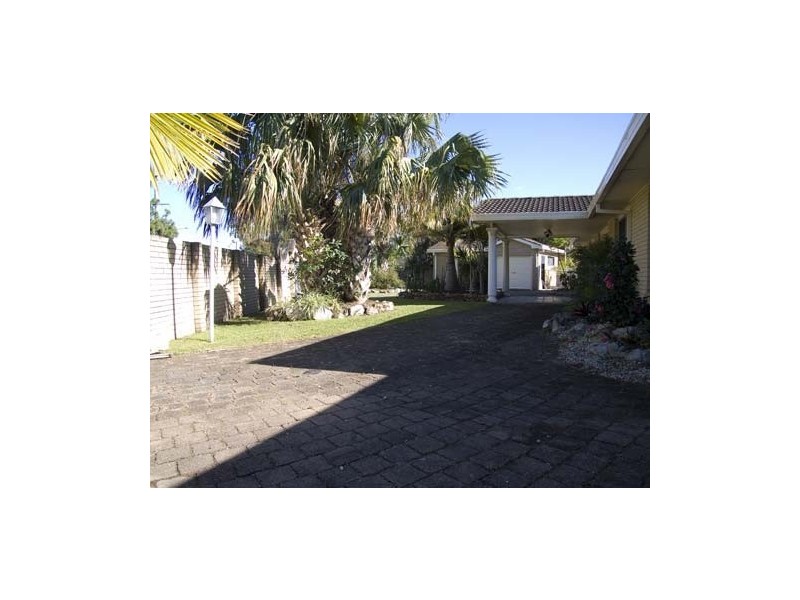 15 Cypress Drive West, Broadbeach Waters QLD 4218