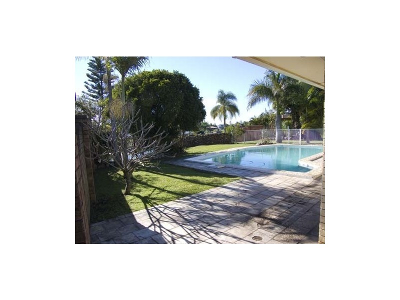 15 Cypress Drive West, Broadbeach Waters QLD 4218