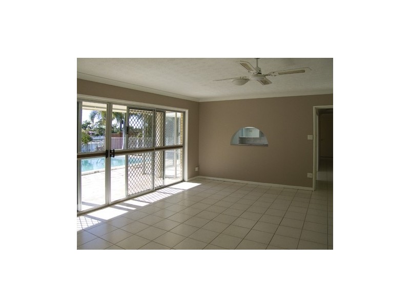 15 Cypress Drive West, Broadbeach Waters QLD 4218
