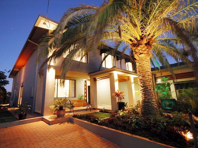 98 Clear Island Road, Broadbeach Waters QLD 4218