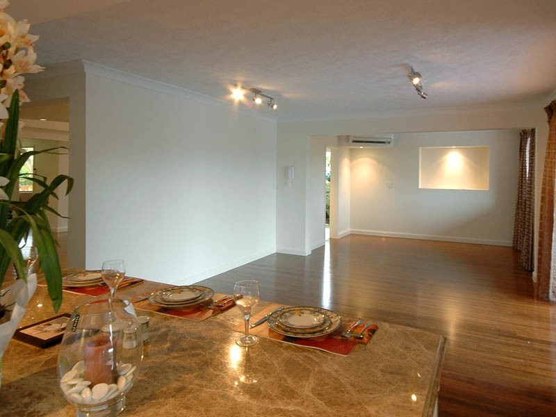 98 Clear Island Road, Broadbeach Waters QLD 4218