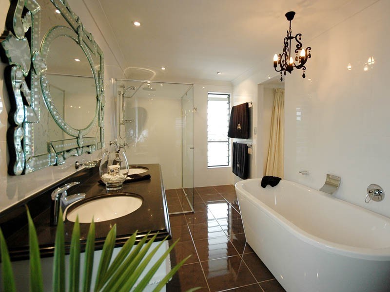 98 Clear Island Road, Broadbeach Waters QLD 4218