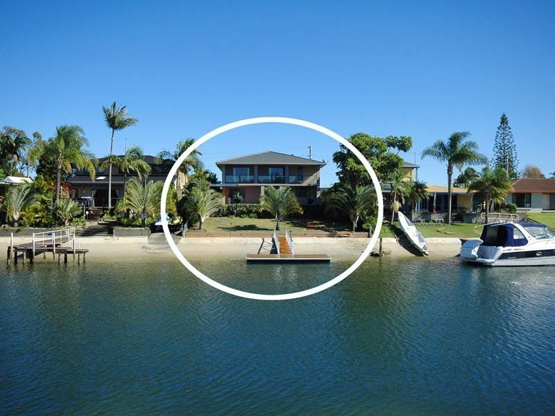 98 Clear Island Road, Broadbeach Waters QLD 4218
