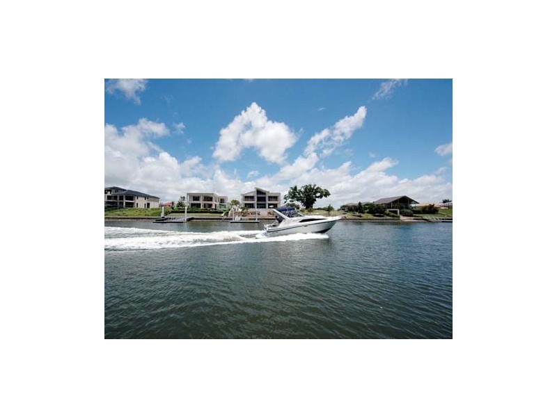 42 River Crescent, Broadbeach Waters QLD 4218
