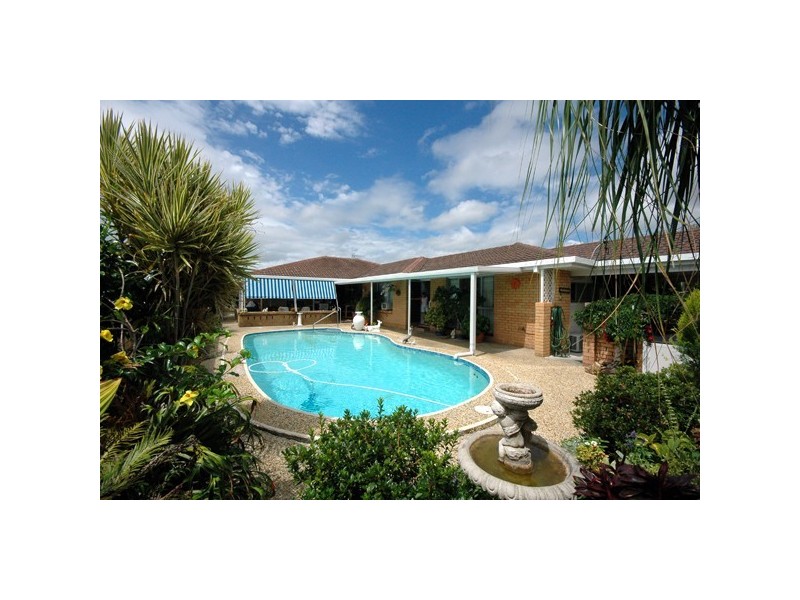 25 Beverley Crescent, Broadbeach Waters QLD 4218