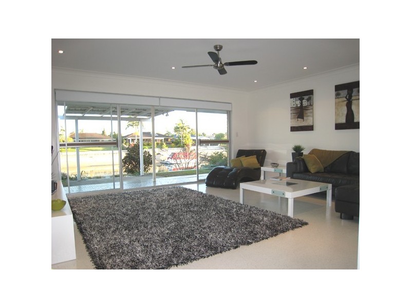 25 Beverley Crescent, Broadbeach Waters QLD 4218