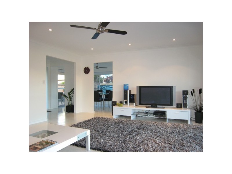 25 Beverley Crescent, Broadbeach Waters QLD 4218