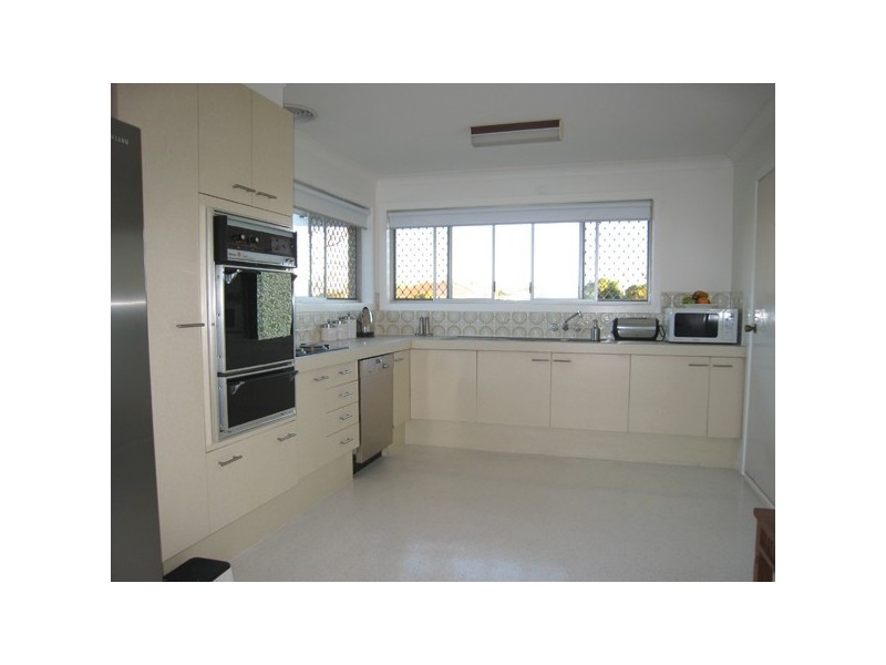 25 Beverley Crescent, Broadbeach Waters QLD 4218
