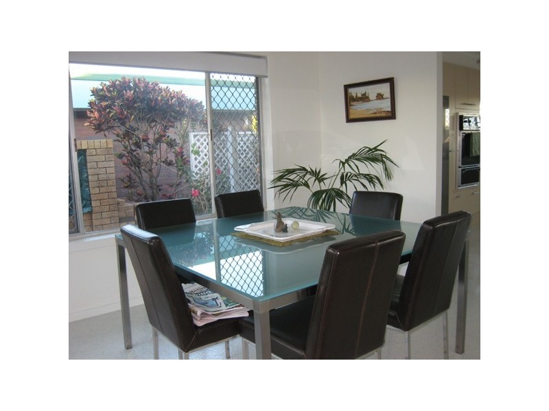 25 Beverley Crescent, Broadbeach Waters QLD 4218