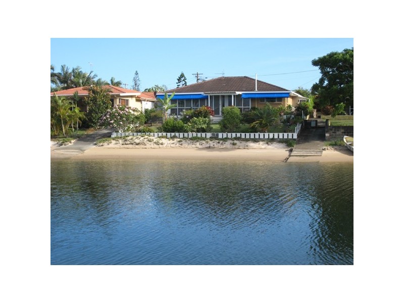 25 Beverley Crescent, Broadbeach Waters QLD 4218